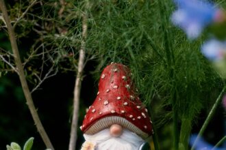 Gnome More Rules: A Day at Chelsea Flower Show With the Unbanned Garden Gnomes