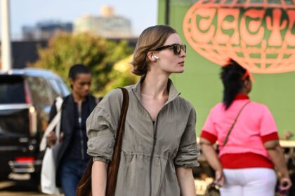 9 Summer Sneaker Outfits to Wear All Season Long