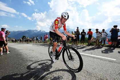 ‘There’s still a lot of suffering to come’ – Derek Gee-West climbs up the Giro d’Italia standings in Carí